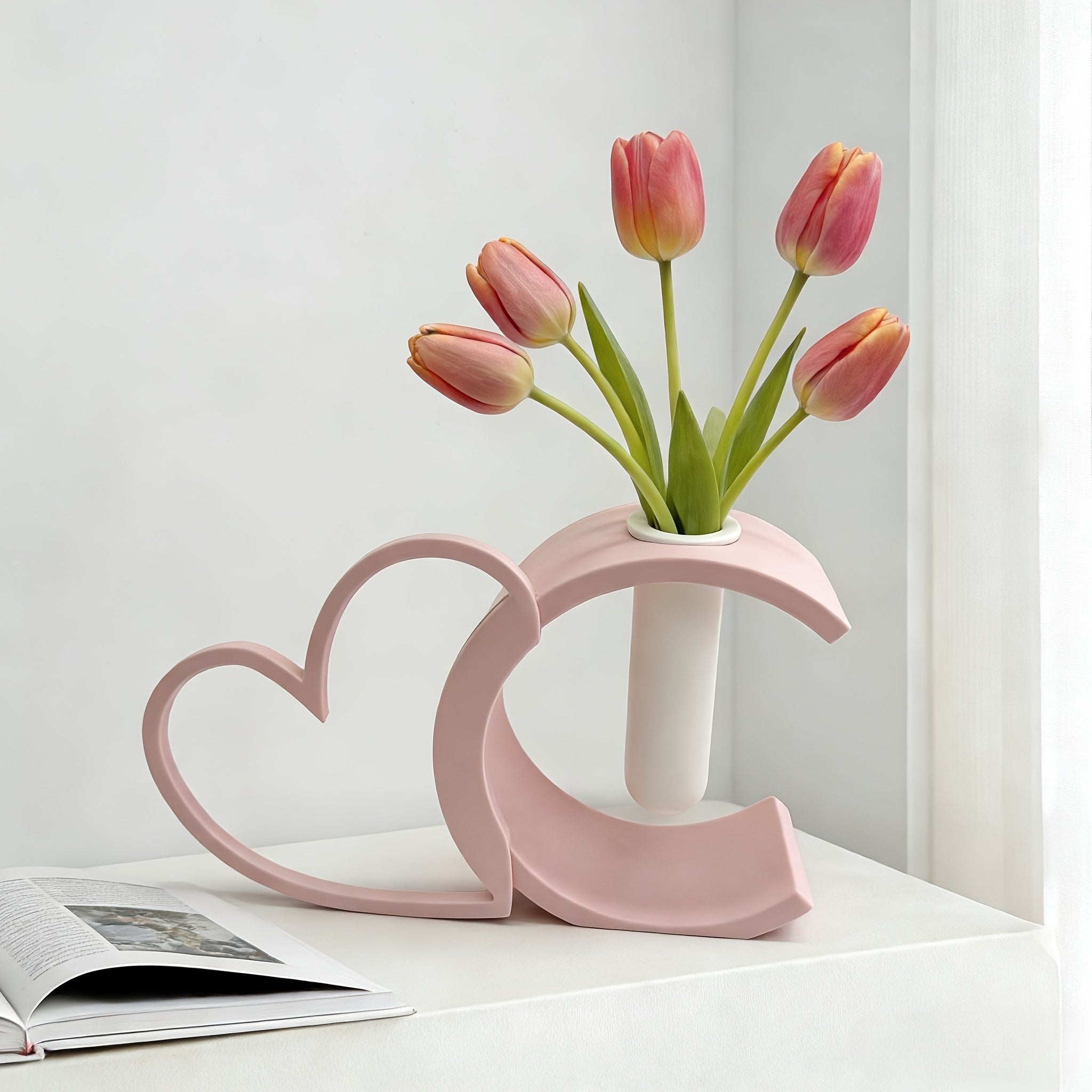 2pcs Heart Shaped Hollow Vase - Hollow Heart Design Plastic Vase Suitable for Small Bouquets, Roses, Tulips, Tabletop Centerpiece for Decor, Wedding,, for Table Centerpiece, Hollow Vase for Floral Arrangements